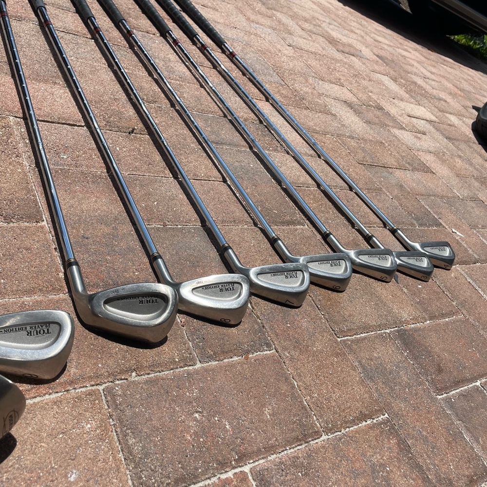 Golf set 11 pc in right handed Tour irons plus Palmer driver